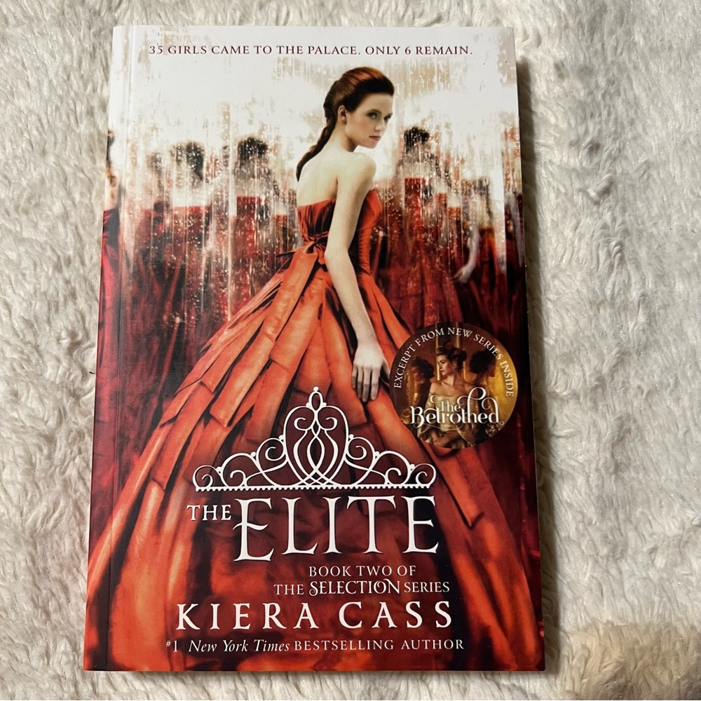 🌴The Elite by Kiera Cass Paperback Book
